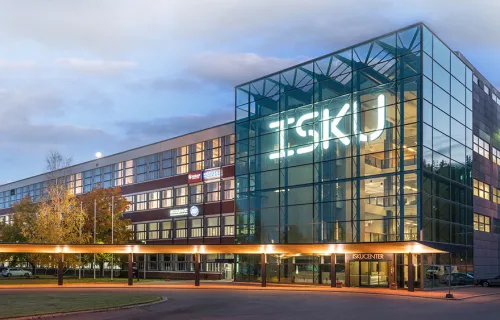 ISKU Firmengebäude von außen